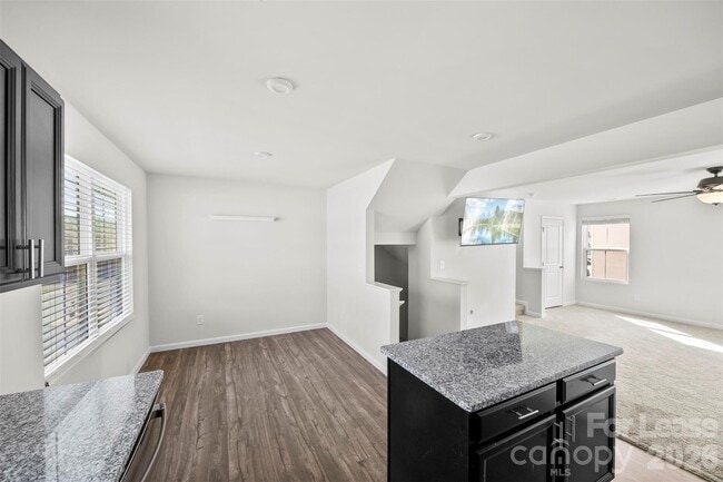 Foto del edificio - 708 Dillon Wy