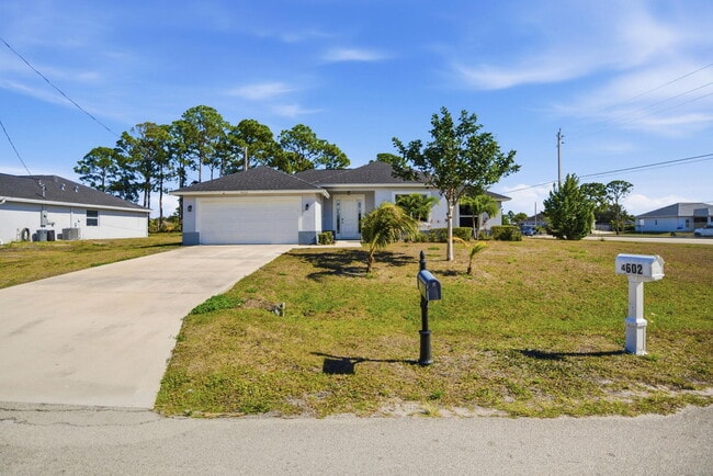 Foto del edificio - 4593 SW Bradbury St