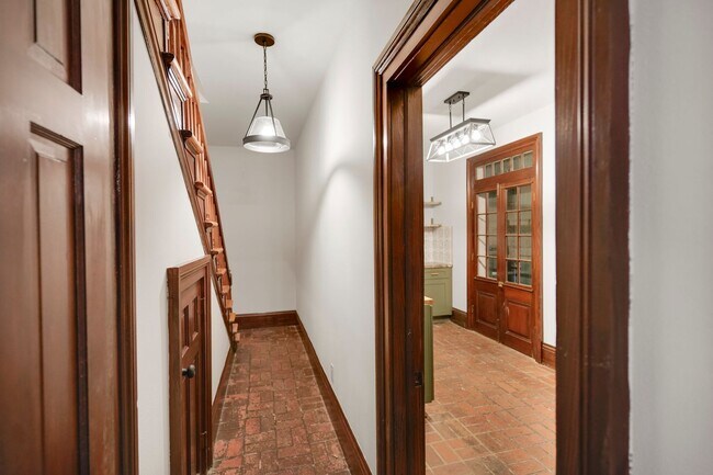 Foto del edificio - 401 Burgundy St