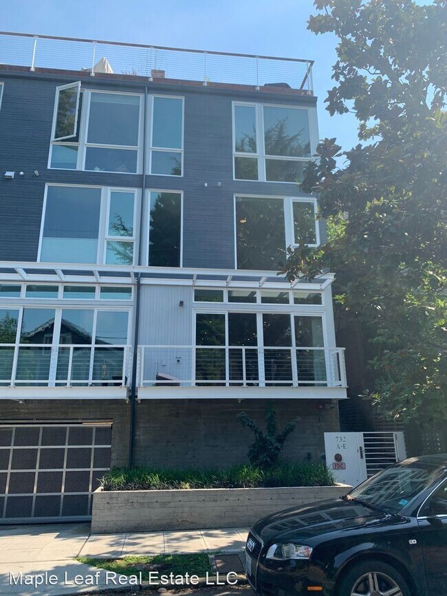 Foto del edificio - 2 br, 2 bath House - 732C Belmont Place E