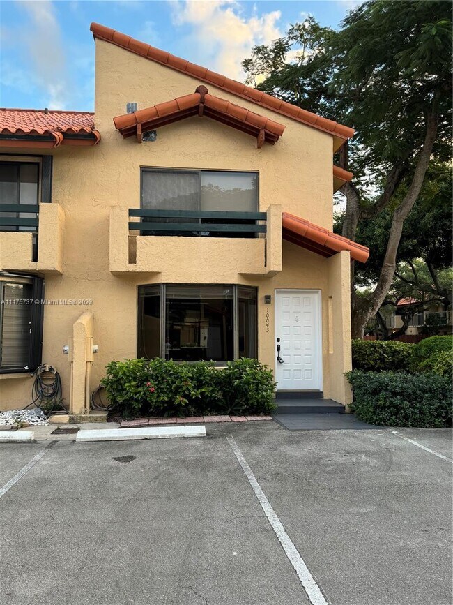 Building Photo - 10043 SW 77th Ct