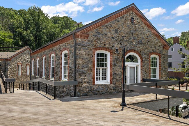 Foto del edificio - Magnificent Condo In Rockland Mills