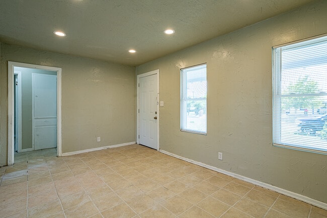 Building Photo - 1808 Magnolia St