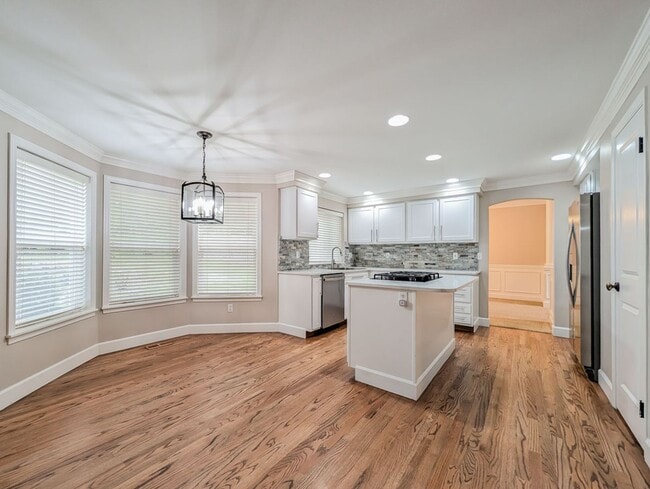 Building Photo - Modern and Elegant 3 Bed 2.5 Bath Home Featuring Luxury Finishes & 3-Car Garage!