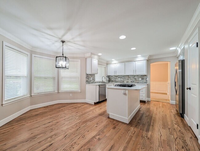 Foto del edificio - Modern and Elegant 3 Bed 2.5 Bath Home Featuring Luxury Finishes & 3-Car Garage!