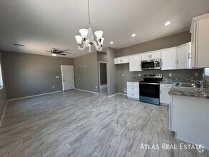 Building Photo - 1337 W El Caminito Pl