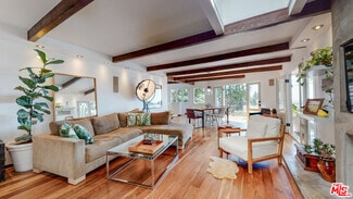 Building Photo - 8715 Sunset Plaza Pl