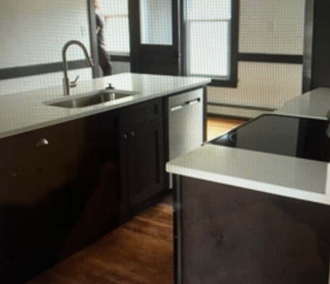 Building Photo - 135 Pool St