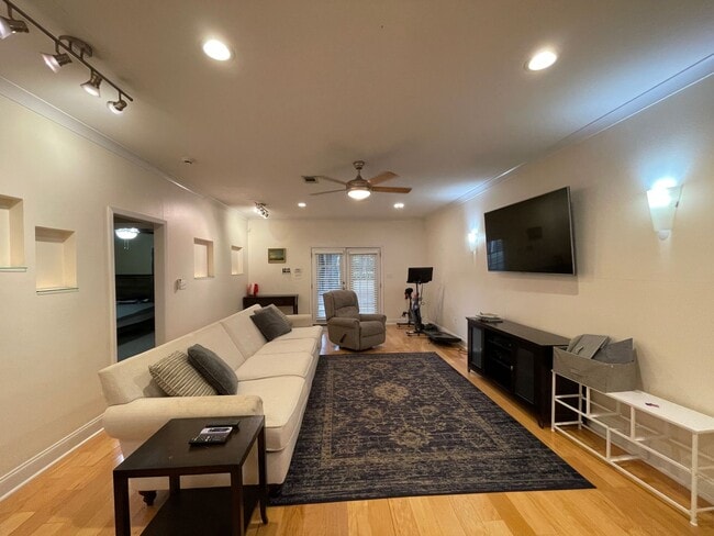Building Photo - 3 Bedroom House in Port Allen