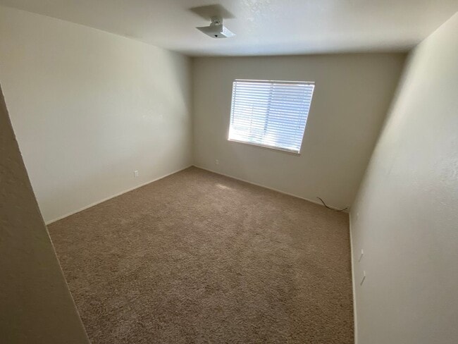 Foto del edificio - Charming Home for rent in Exeter, Ca