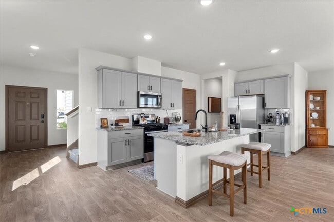 Foto del edificio - 410 Kayden Pt