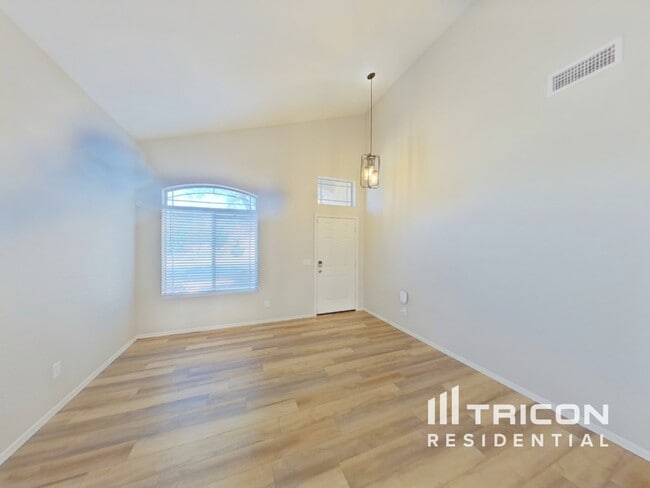 Foto del edificio - 42783 W Magnolia Rd