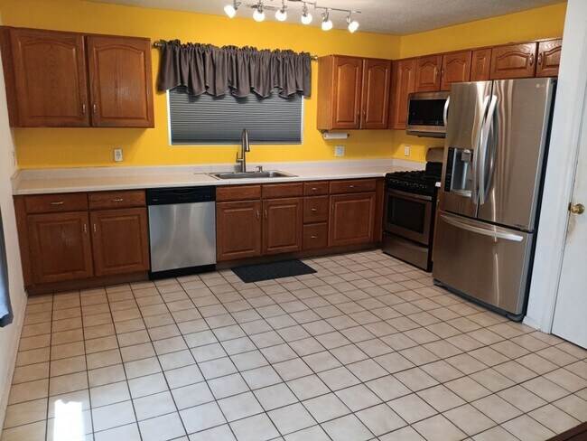 Foto del edificio - Three Bedroom, Two bathroom House on the W...