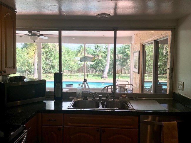 Foto del edificio - 6863  Lakeside Road