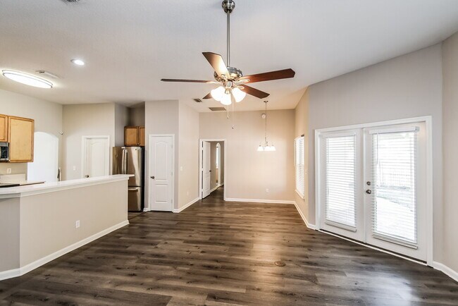 Foto del edificio - 9202 Redtail Dr