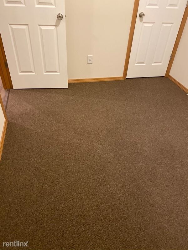 Building Photo - 2 br, 2 bath Townhome - 953 NW Circle Blvd