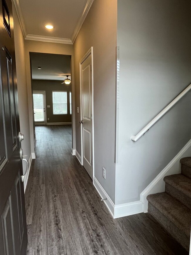 Building Photo - Convenient 3 Bed Townhome near Harrisburg