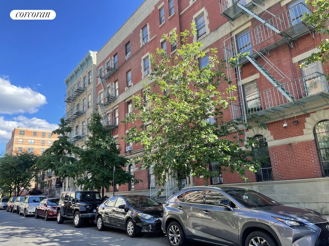 Primary Photo - 508 Manhattan Ave