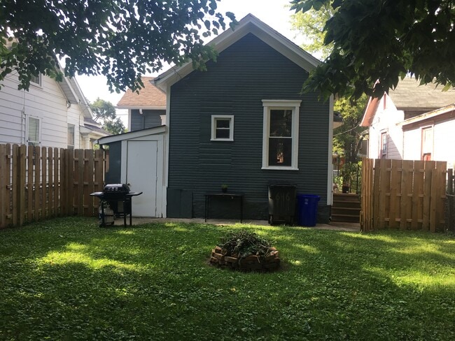 Building Photo - 646 Oak St