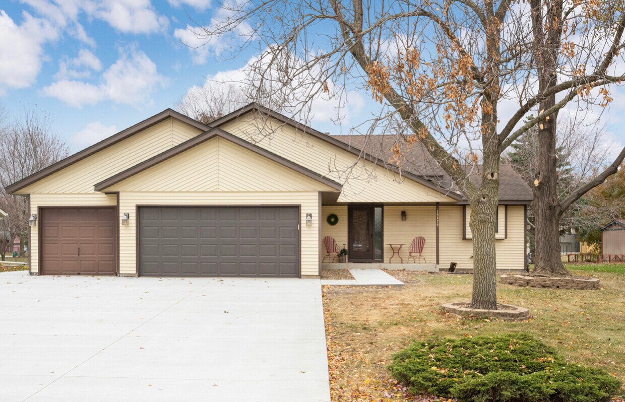 Foto principal - 15475 Danville Ave W