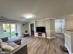 Building Photo - 1060 Gardenview Loop