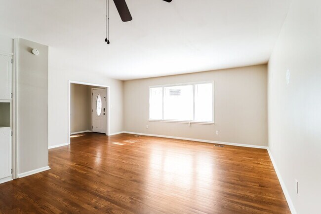 Building Photo - 229 Sam Pate Dr