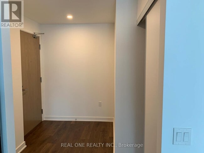 Building Photo - 125 Blue Jays Way