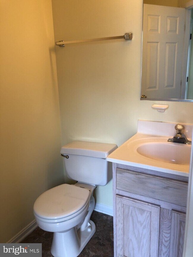 Building Photo - 8870 Goose Landing Cir