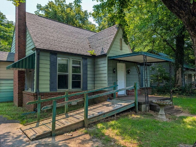 Building Photo - Welcome home to 315 Etheridge!