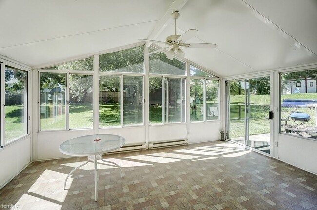 Building Photo - 4 br, 2.5 bath House - 368 Bowman Drive