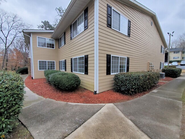 Foto del edificio - 1806 Regency Woods Dr