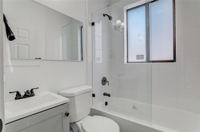 Foto del edificio - 1553 SW 7th St