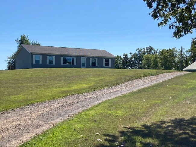 Building Photo - 8679 E 400 N