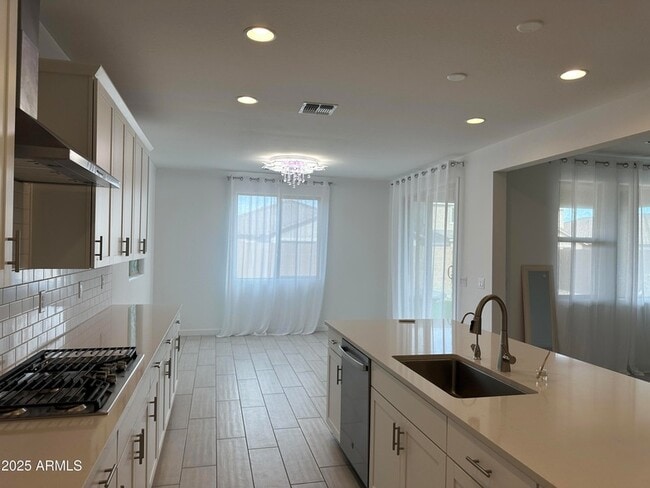 Building Photo - 40562 W Michaels Dr