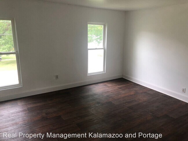 Building Photo - 3 br, 1 bath House - 704 White Oak