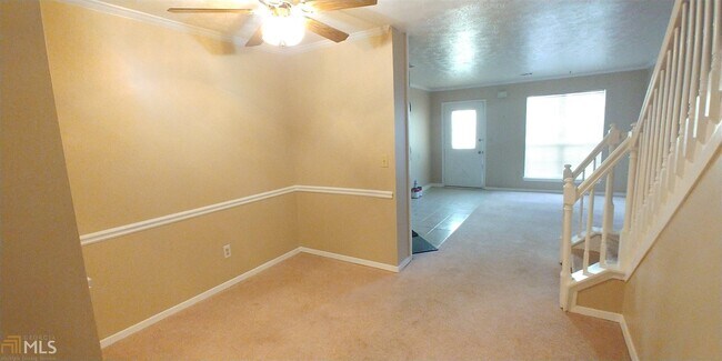 Building Photo - 450 Prince of Wales
