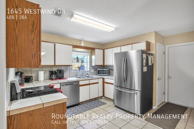 Foto del edificio - 1645 Westwind Dr