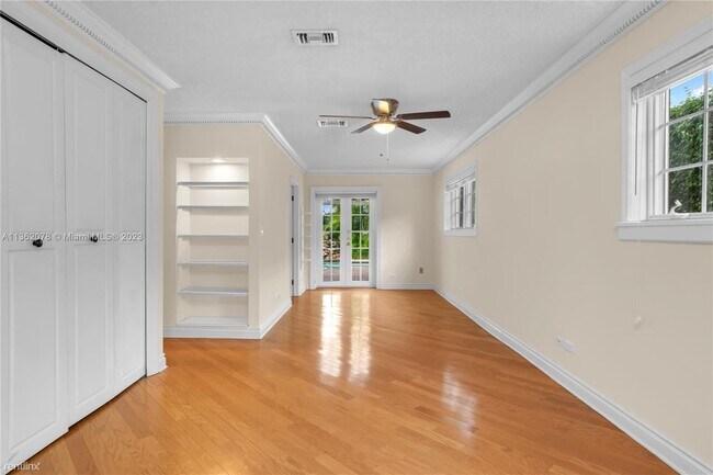 Building Photo - 4 br, 4 bath House - 2349 NE 8th St