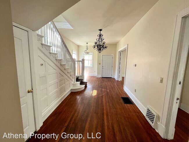 Building Photo - 4 br, 2 bath House - 607 North St