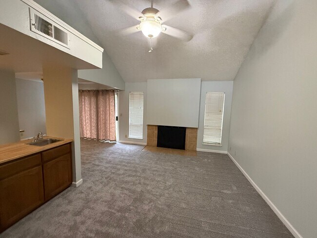 Foto del edificio - 2526 Lagoon Ln