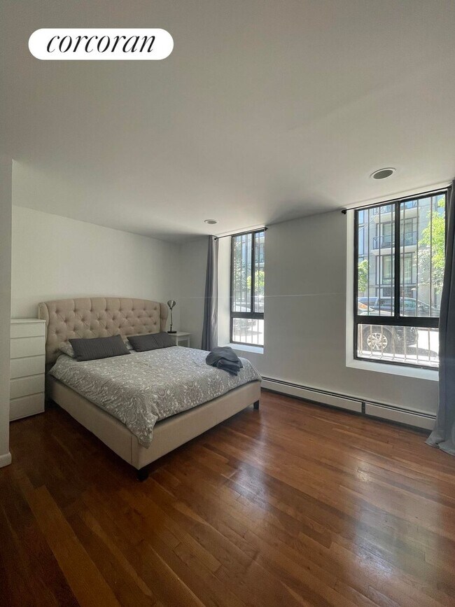 Foto del edificio - 349 W 53rd St