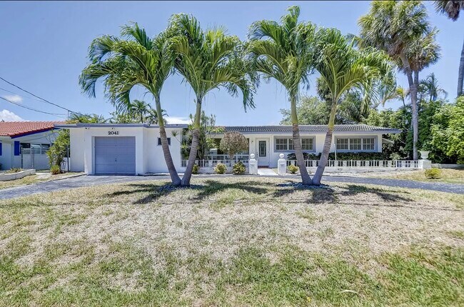 Foto del edificio - 2041 Coral Reef Dr