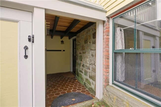 Foto del edificio - 56 Bateman Ave