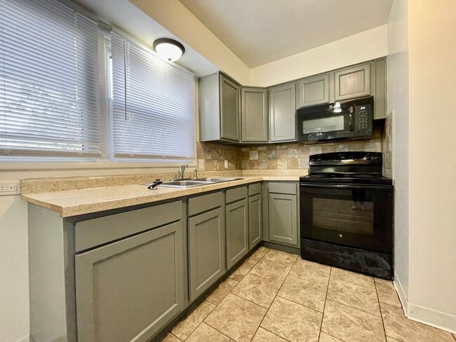 Building Photo - Curwood Avenue SE - 4218-4220