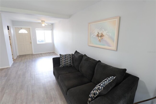 Building Photo - 1810 Sunny Dr
