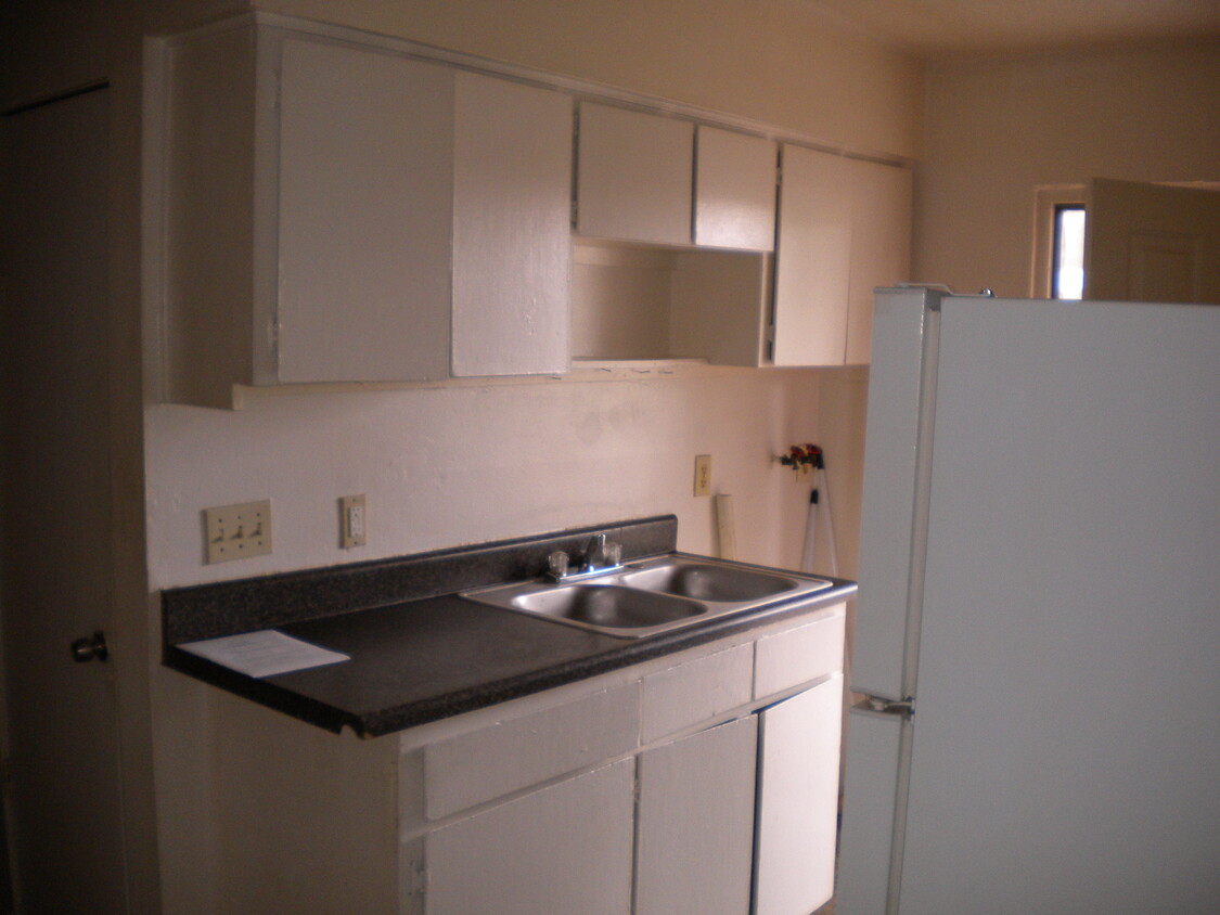 Building Photo - 2035 W South St