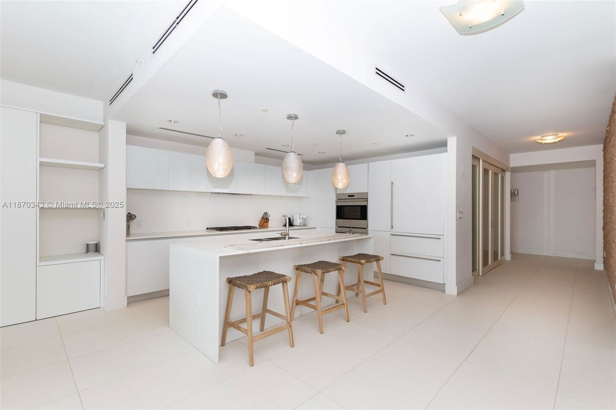 Primary Photo - 2101 S Surf Rd