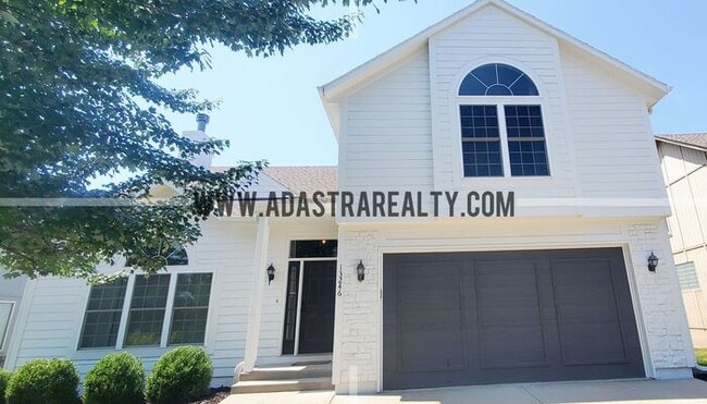 Building Photo - Gorgeous Updated Home in Blue Valley, South Overland Park-Available in APRIL!!
