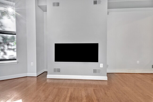 Building Photo - 1614 15th St NW