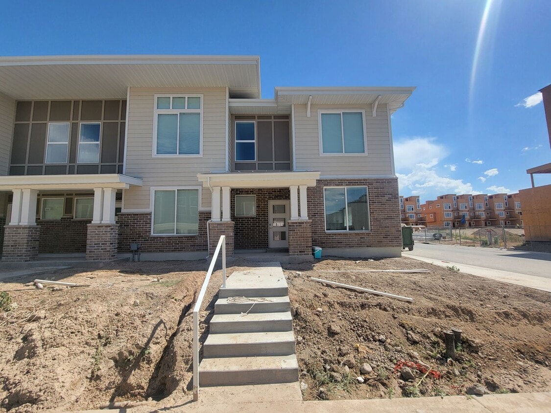 Primary Photo - GORGEOUS Spacious Town Home